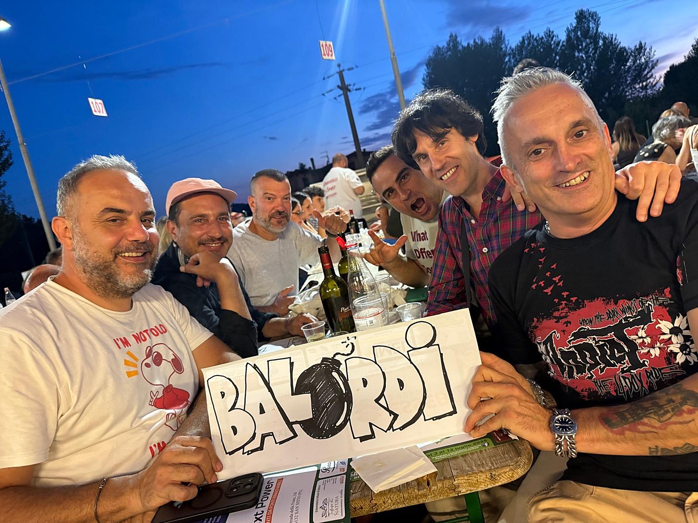 I Balordi alla tavolata della sagra di Capanne